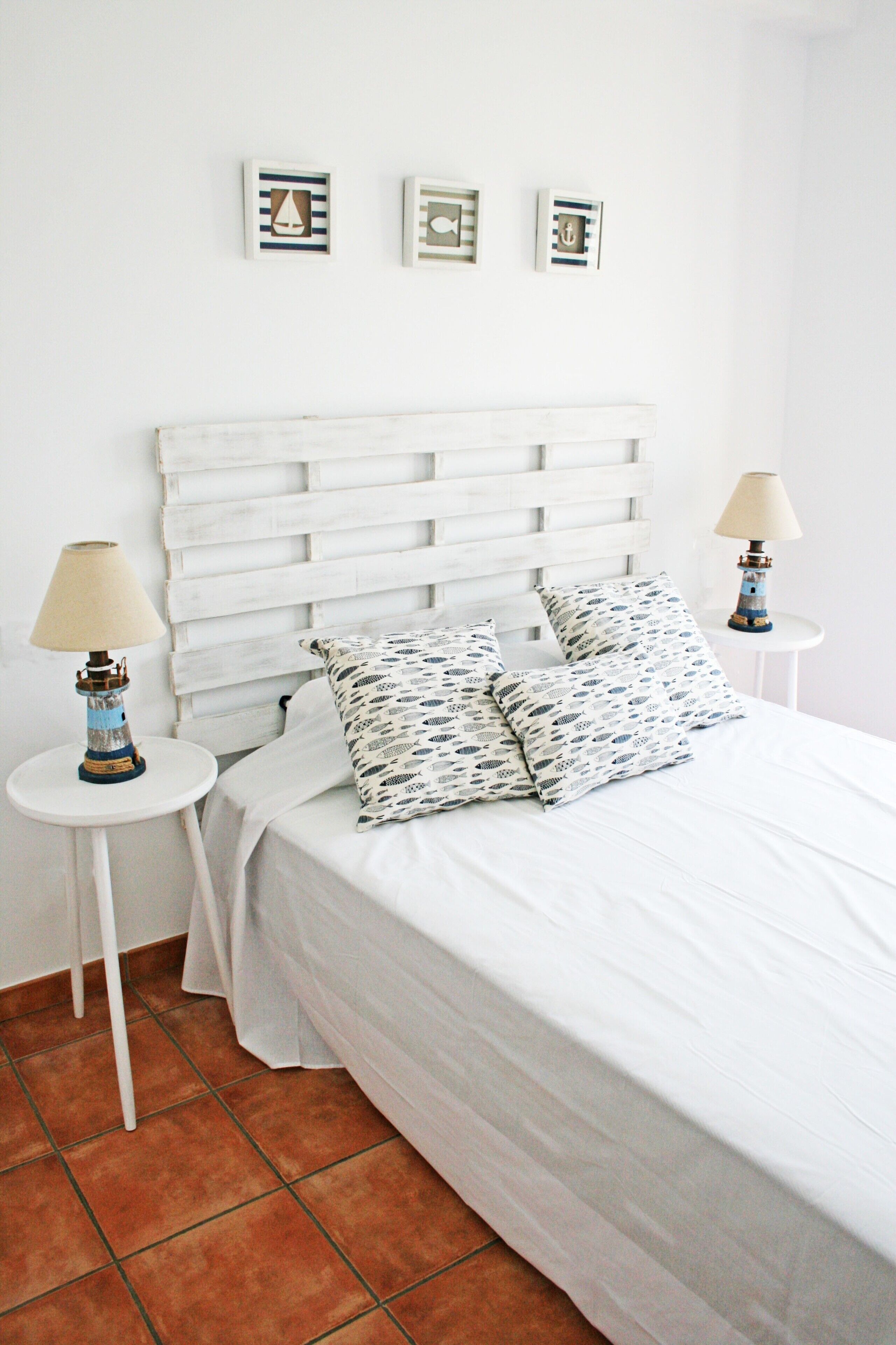 3 bedrooms, iron/ironing board, bed sheets