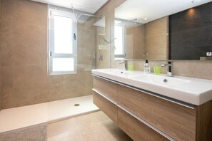 Chuveiro, secador de cabelo