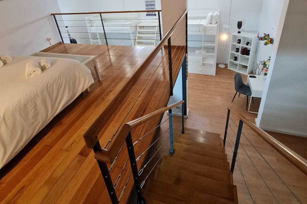 Loft | Escritorio, espacio para trabajar con laptop y wifi gratis
