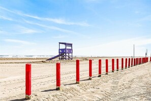 Beach - Three story townhome. Garage access. Golf cart included. Very short drive to the (Port Aransas)
