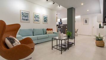 Een televisie en een kantoor