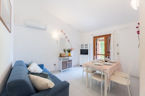 Deluxe Apartment | Living area