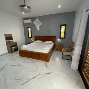 3 bedrooms, in-room safe, iron/ironing board, free WiFi