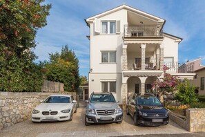 Exterior - Elegant 2-bedroom apartment with balcony in Rovinj (Rovinj)