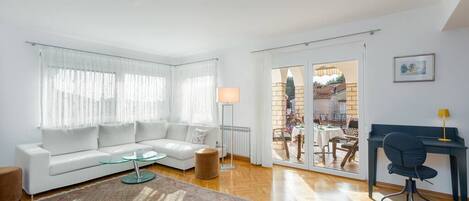 Télévision, cheminée, jeux vidéo