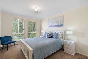 3 bedrooms, desk, iron/ironing board, WiFi