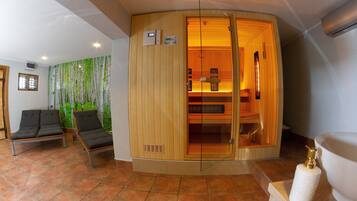 House (Andy's Holiday Home with HotTub & Sau) | Sauna