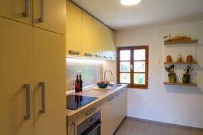 House (Andy's Holiday Home with HotTub & Sau) | Private kitchen
