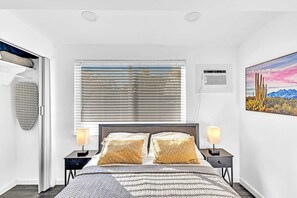 2 habitaciones, tabla de planchar con plancha y cuna de viaje