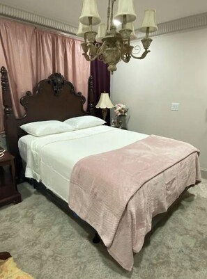 5 bedrooms, in-room safe, iron/ironing board, free WiFi - The Mash Manor (Thomasville)