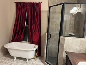 Combined shower/tub, hair dryer, towels, soap - The Mash Manor (Thomasville)
