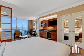 In-room safe, desk, iron/ironing board, free WiFi - MGM Signature-09-716 Jacuzzi Studio (Las Vegas)