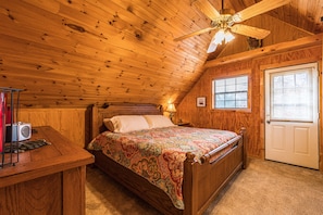 4 bedrooms, desk, iron/ironing board, free WiFi -  STUNNING MTN / RIVER VIEWS! 4bed/ 3bath Hot tub, Firepit <15 min to Bryson City (Bryson City)