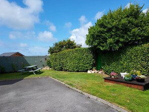 Property grounds - Aoibhneas, Carraroe (Carraroe)