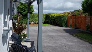 Unclassified image, 3 of 43, button - Aoibhneas, Carraroe (Carraroe)
