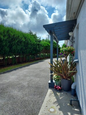 Property grounds - Aoibhneas, Carraroe (Carraroe)