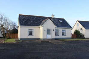 Exterior - No 6 Glynsk Cottage (Glinsk)