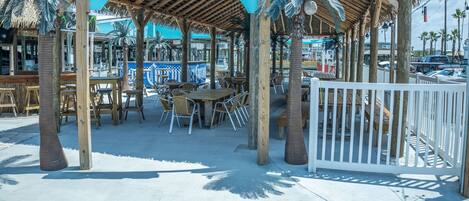 屋外ダイニングエリア