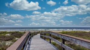 Beach - 4B/3B Waterfront home with large patio, private hot tub, and fishing lights (Galveston)