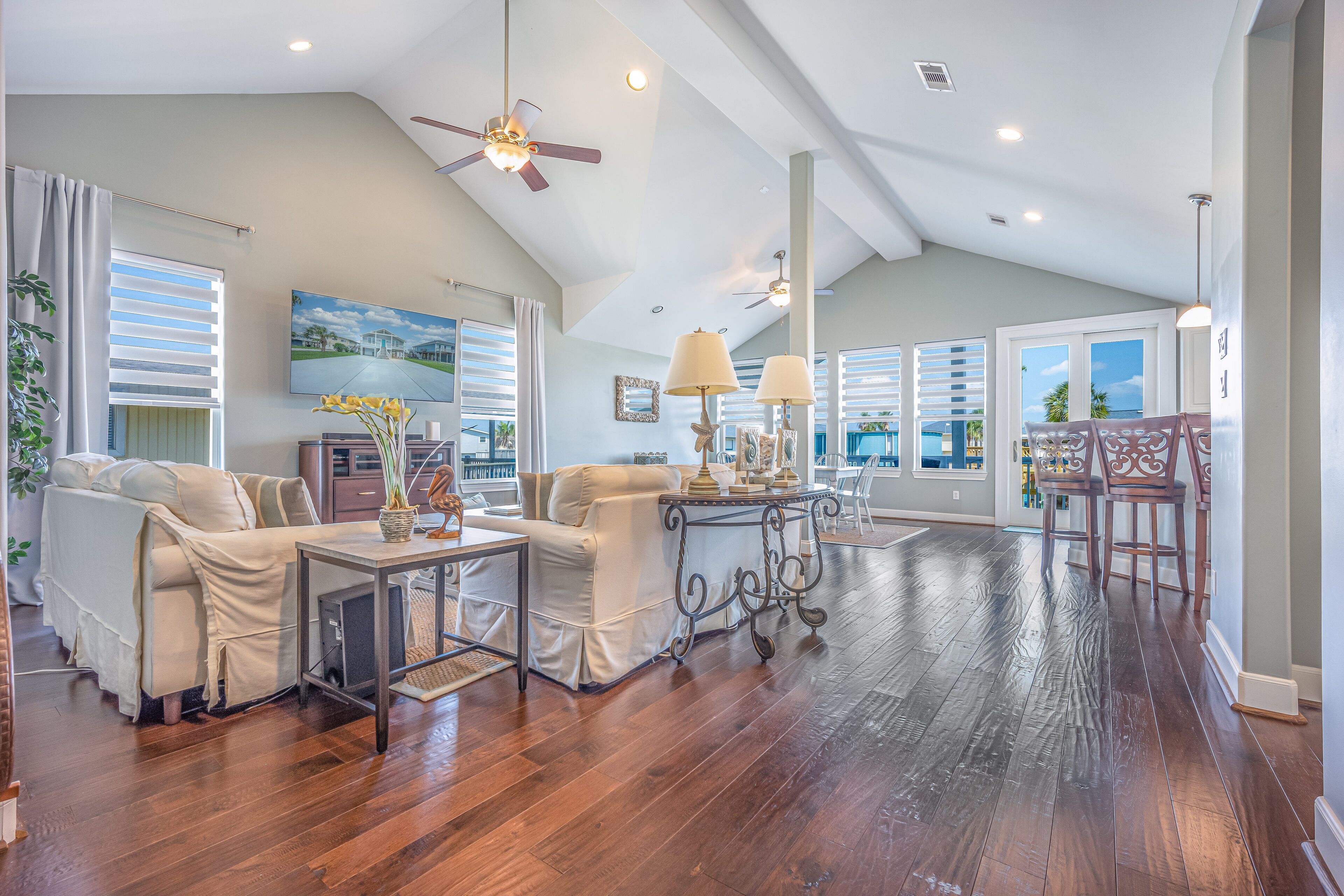 A spacious, open living room for all if your guests to enjoy.