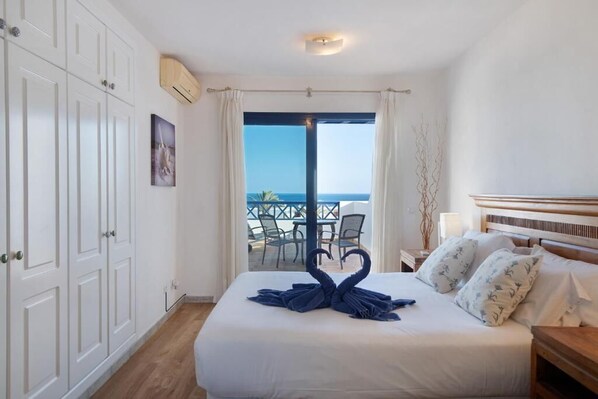 3 bedrooms, in-room safe, iron/ironing board, free WiFi