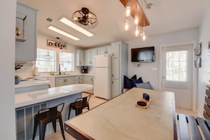 Fridge, microwave, oven, stovetop - Relax at Keys Time – 2BR Waterfront Rental and Boat Dock (Cudjoe Key)