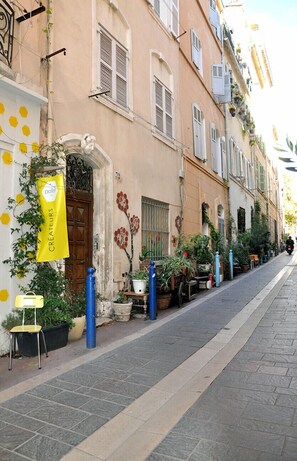Exterior detail - Apartment with terrace near sea and Major (Marseille)