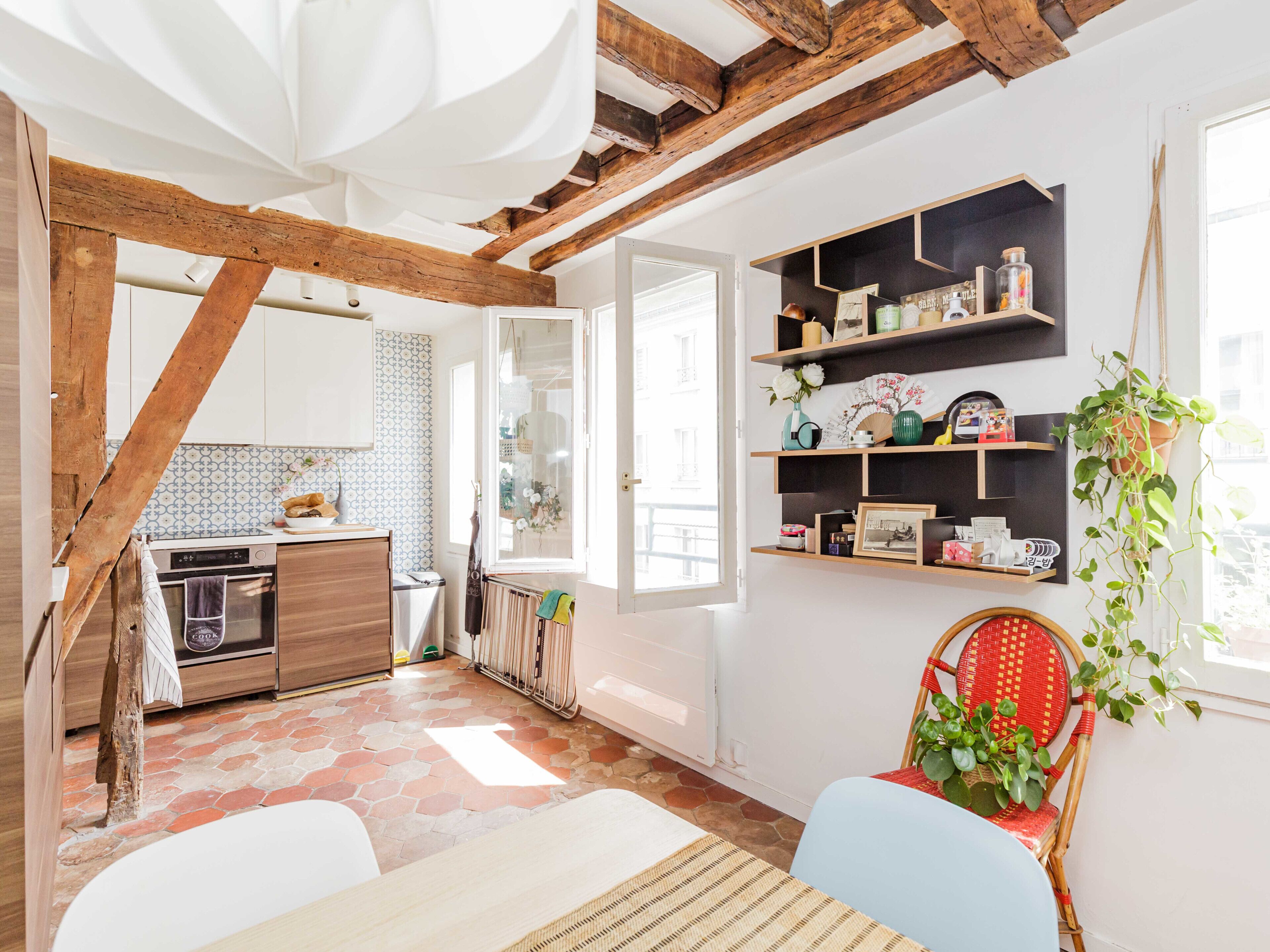 Fridge, microwave, oven, coffee/tea maker