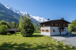 Exterior - Chalet de l'aiguille with view on Mont Blanc (Chamonix-Mont-Blanc)