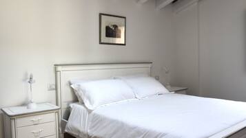 Premium bedding, iron/ironing board, free WiFi, bed sheets