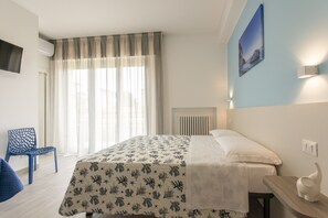Habitació triple Deluxe, 1 dormitori | Wifi gratuïta i roba de llit 