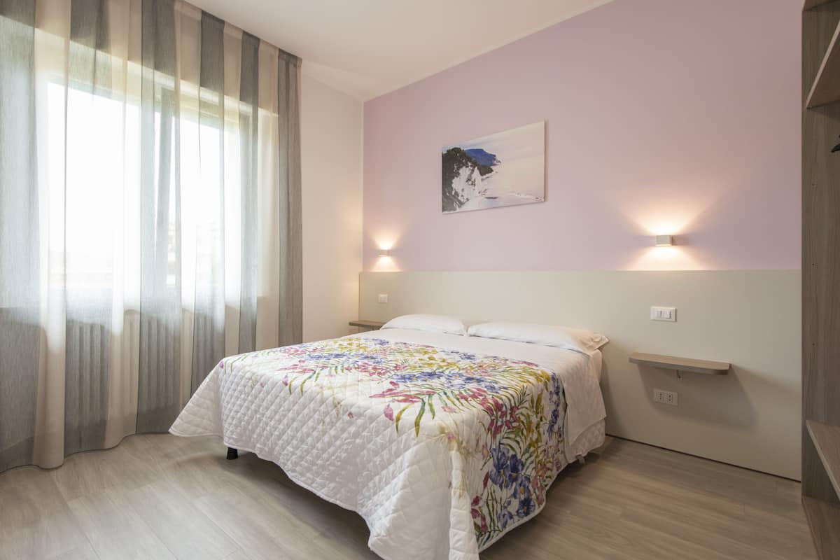 Comfort Triple Room | Free WiFi, bed sheets