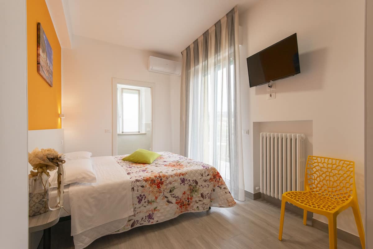 Comfort Double Room | Free WiFi, bed sheets