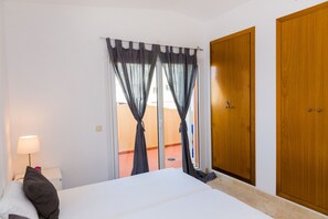 4 chambres, fer et planche à repasser, Wi-Fi gratuit, draps fournis