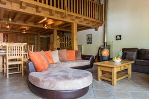 Smart TV, fireplace, DVD player, books