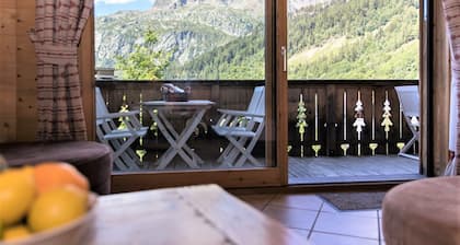 Family-friendly ski to the door Chalet with Sauna