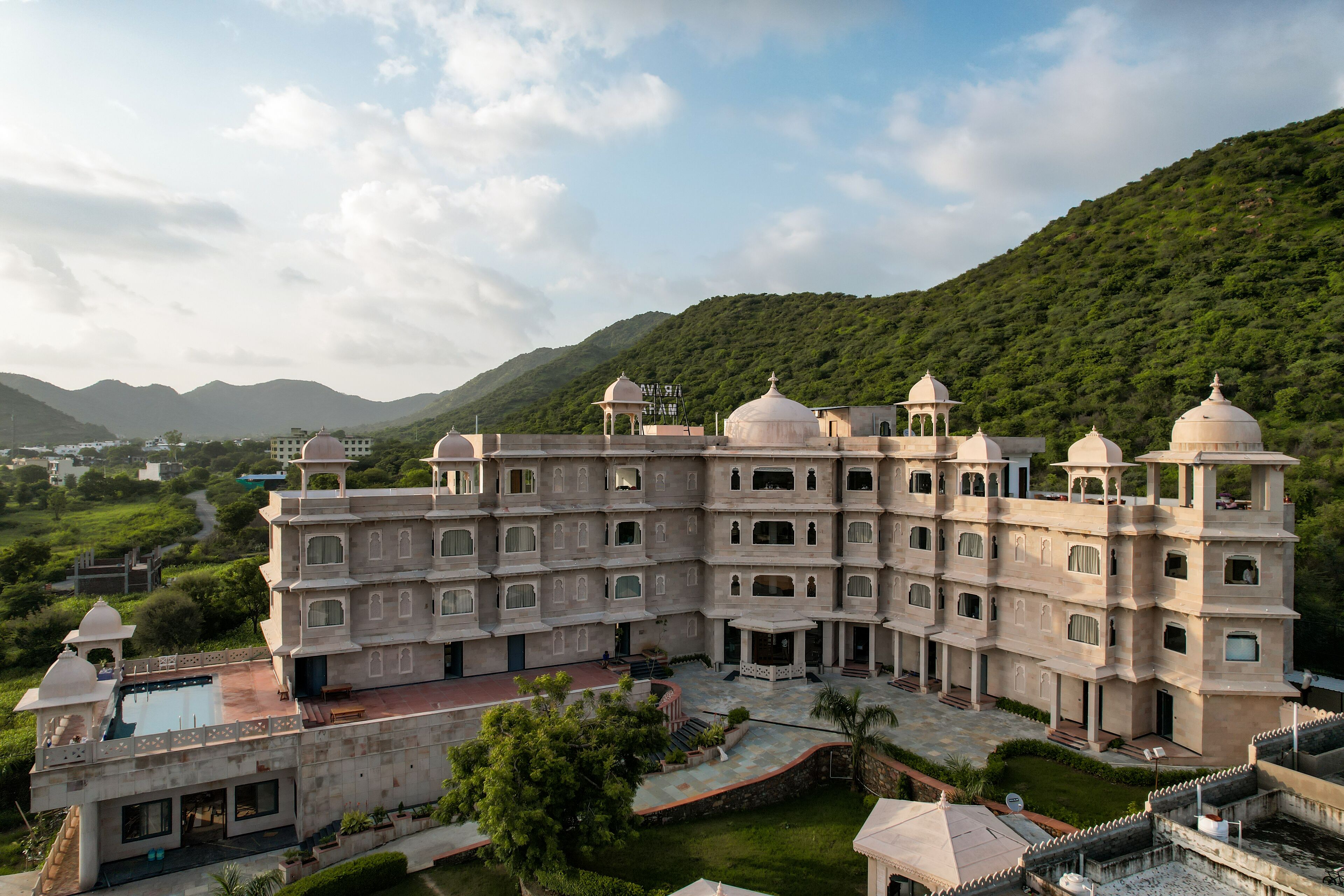 Foto - Traavista Aravali Mahal - Luxury Lake View Heritage Resort in Udaipur