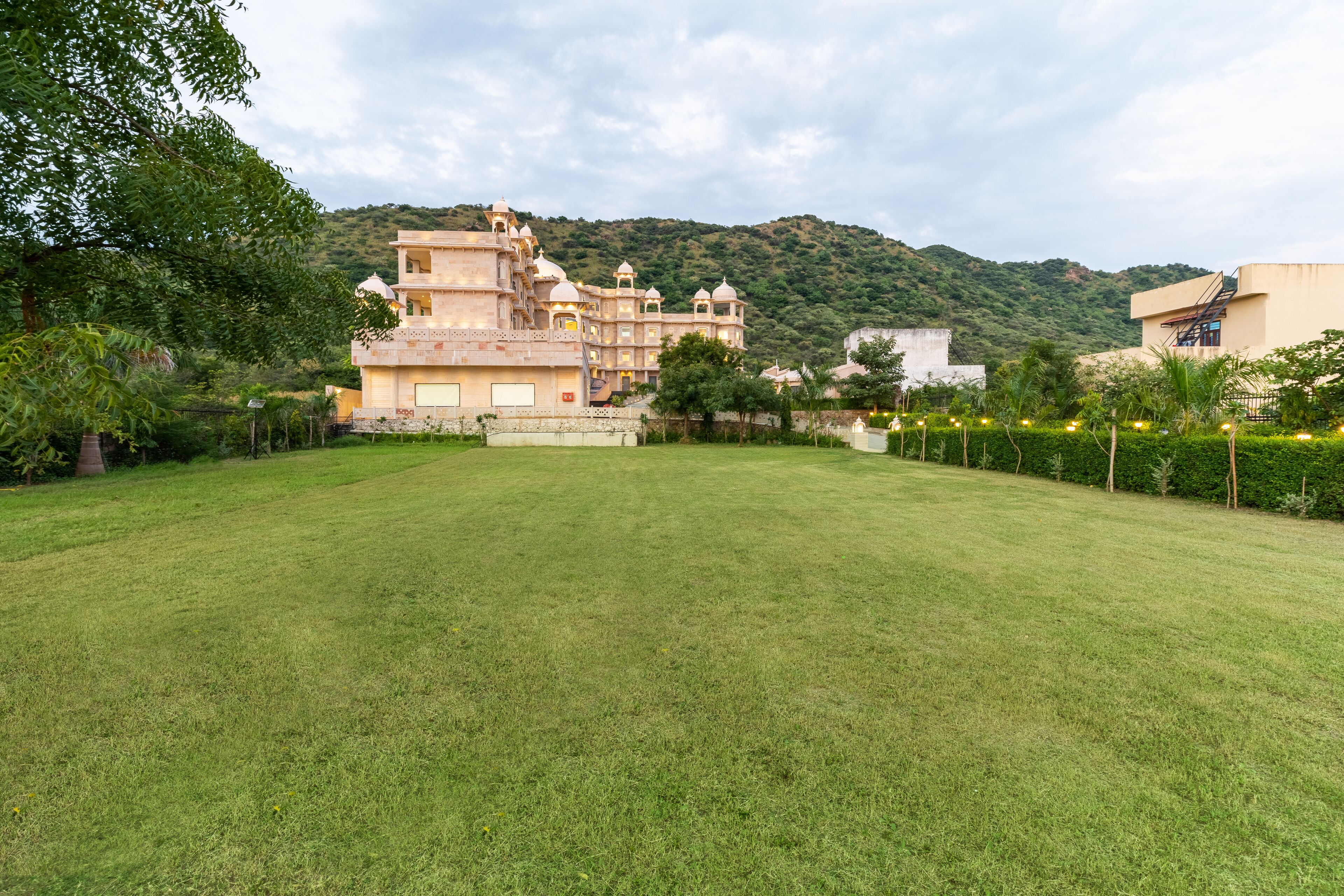 Foto - Traavista Aravali Mahal - Luxury Lake View Heritage Resort in Udaipur