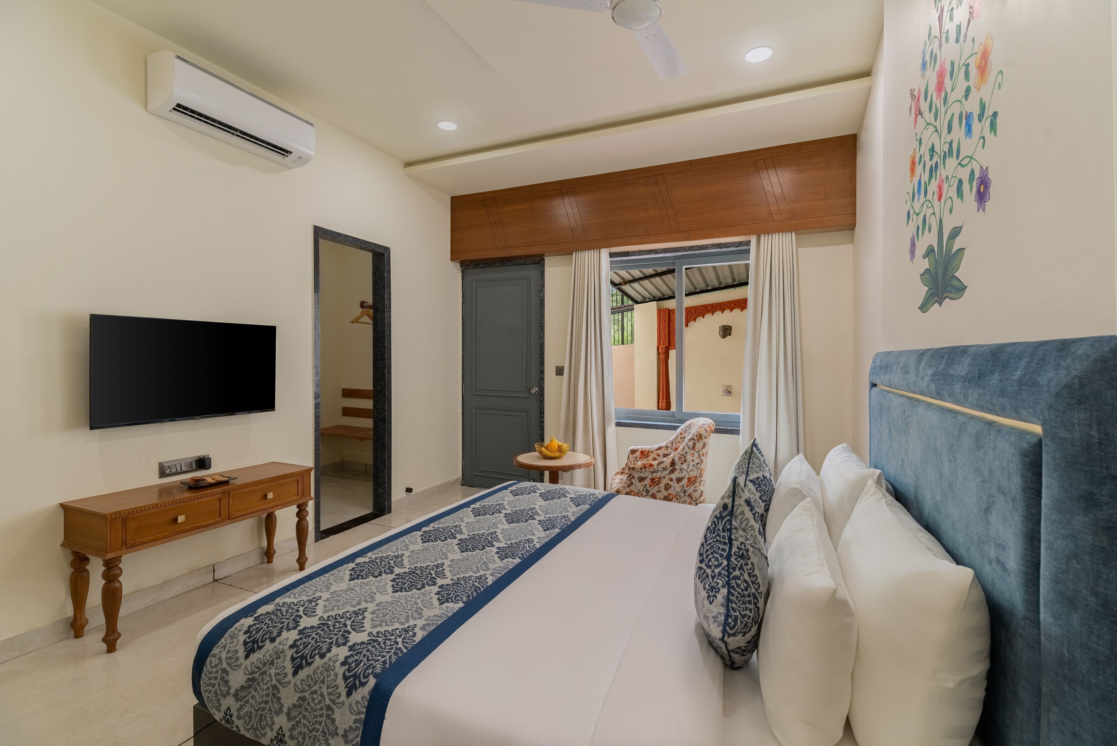 Premium bedding, minibar, in-room safe, individually furnished