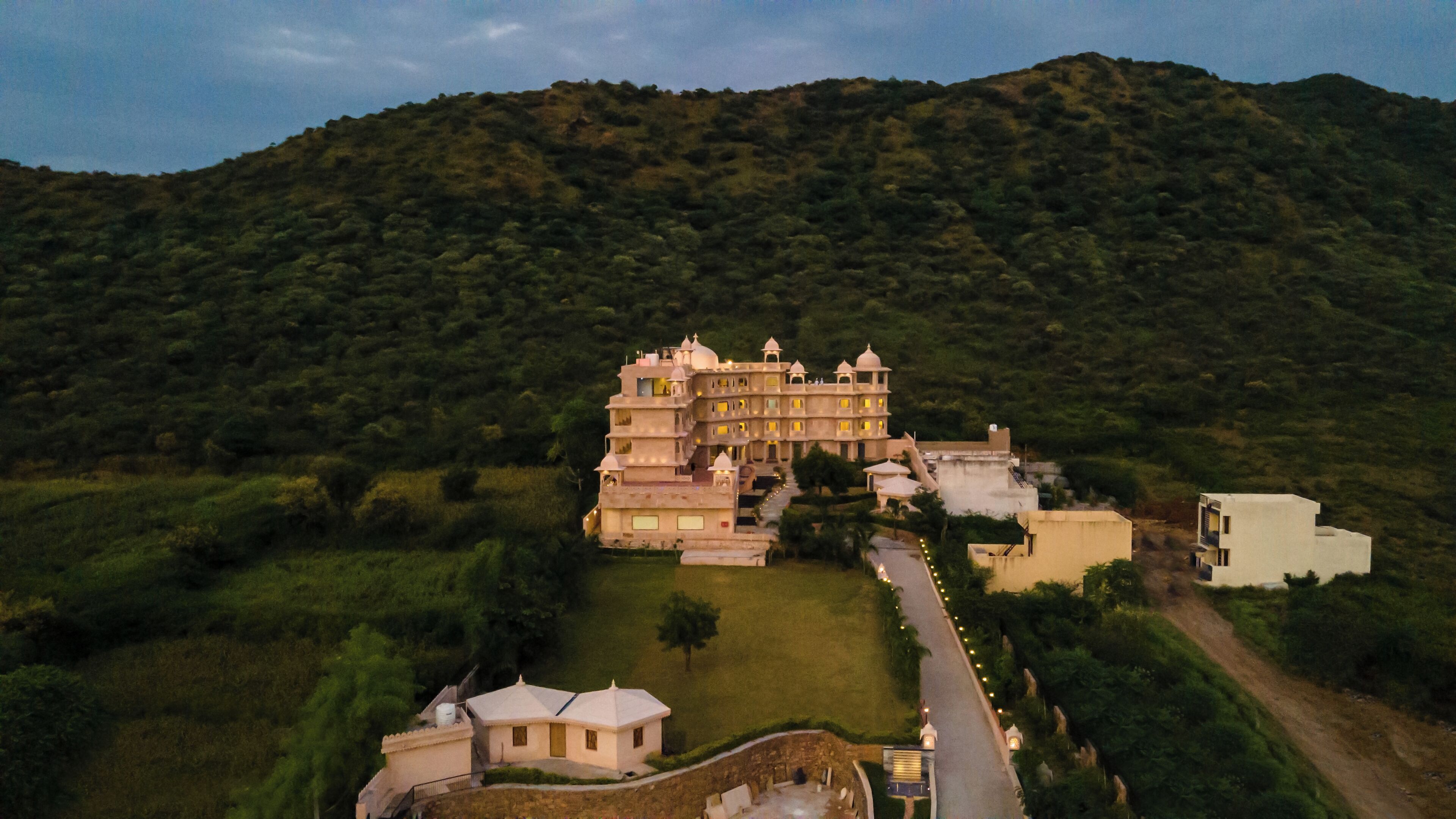 Foto - Traavista Aravali Mahal - Luxury Lake View Heritage Resort in Udaipur