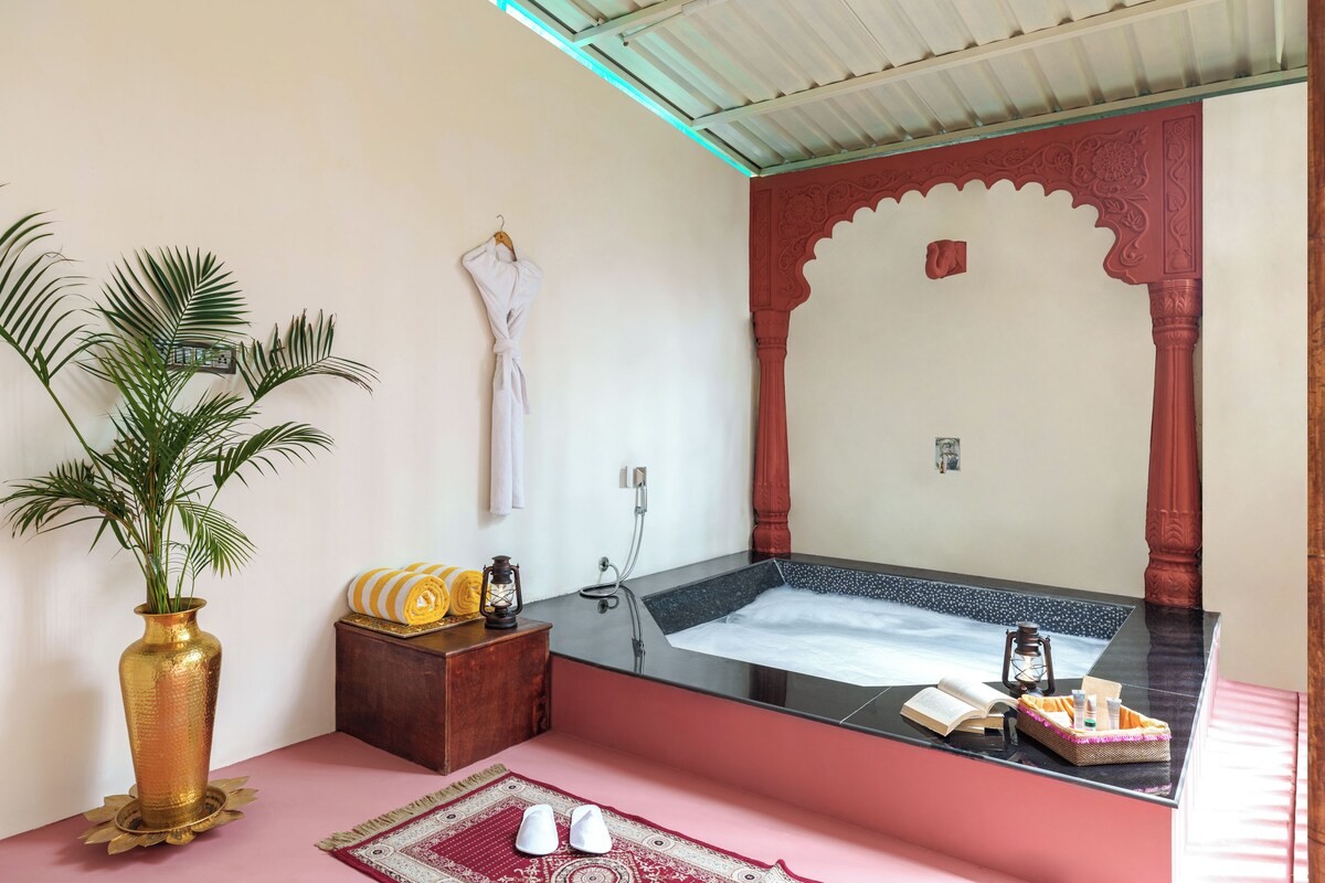 Quarto casal luxo, 1 quarto, para fumantes, vista para o resort | Vista para o resort