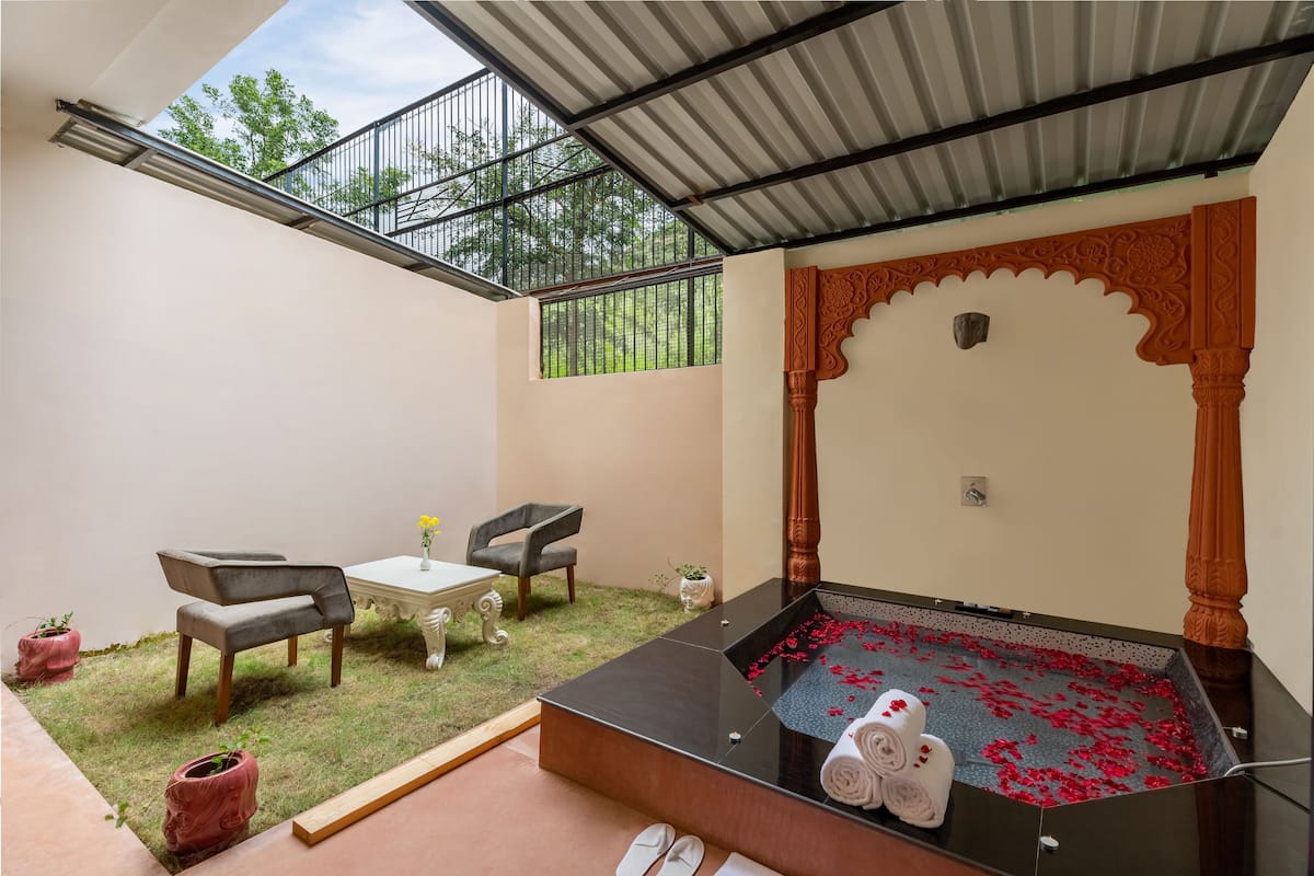 Deluxe with Jacuzzi | Resort view