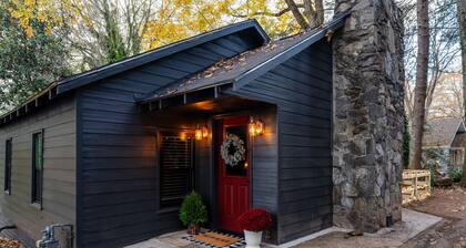 walk to square! Cozy 2 BR bungalow, moody design