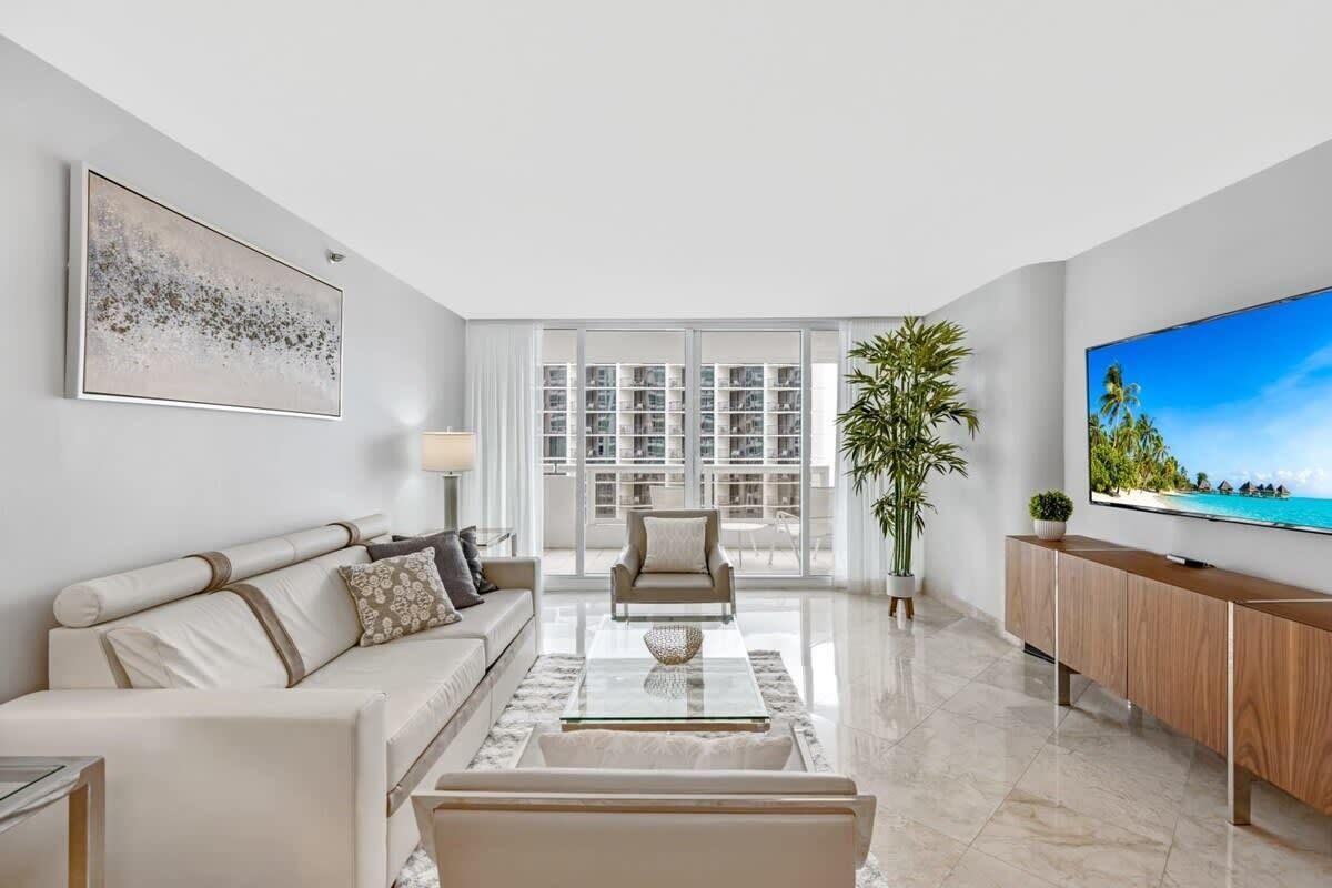 テレビ、書斎 / ワークスペース