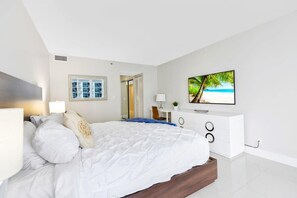 1 bedroom, desk, iron/ironing board, travel crib - On-site dining | Gym & Hot Tub Access | StayCozy (Miami)
