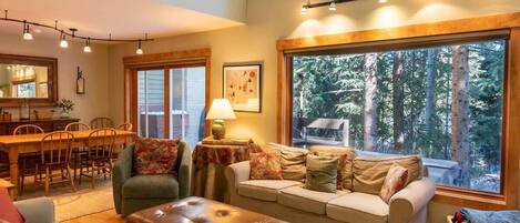 Televisión, chimenea, oficina