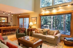 TV, fireplace, offices