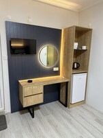 标准三人房 | 熨斗/熨板、免费 WiFi、床单