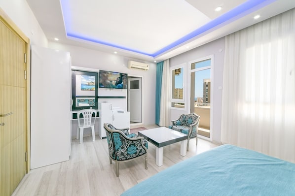 Tabla de planchar con plancha, wifi gratis y ropa de cama 