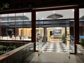 Desayuno continental diario (TRY 350 por persona)